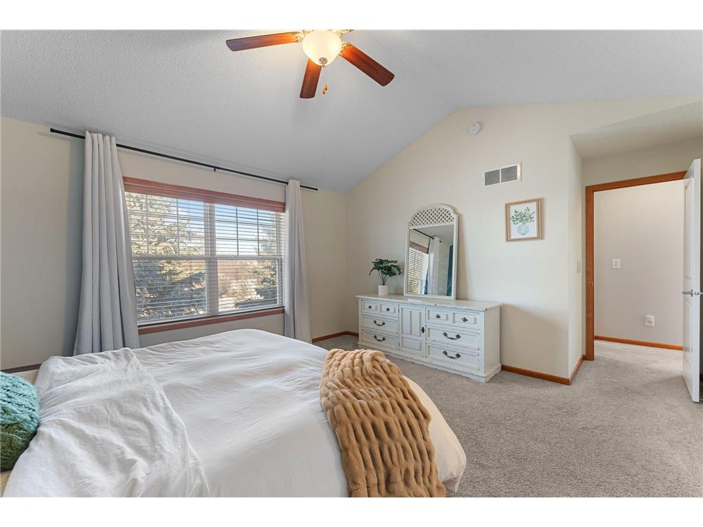 3262 Oak View Drive Woodbury MN 55129 7038307 image24