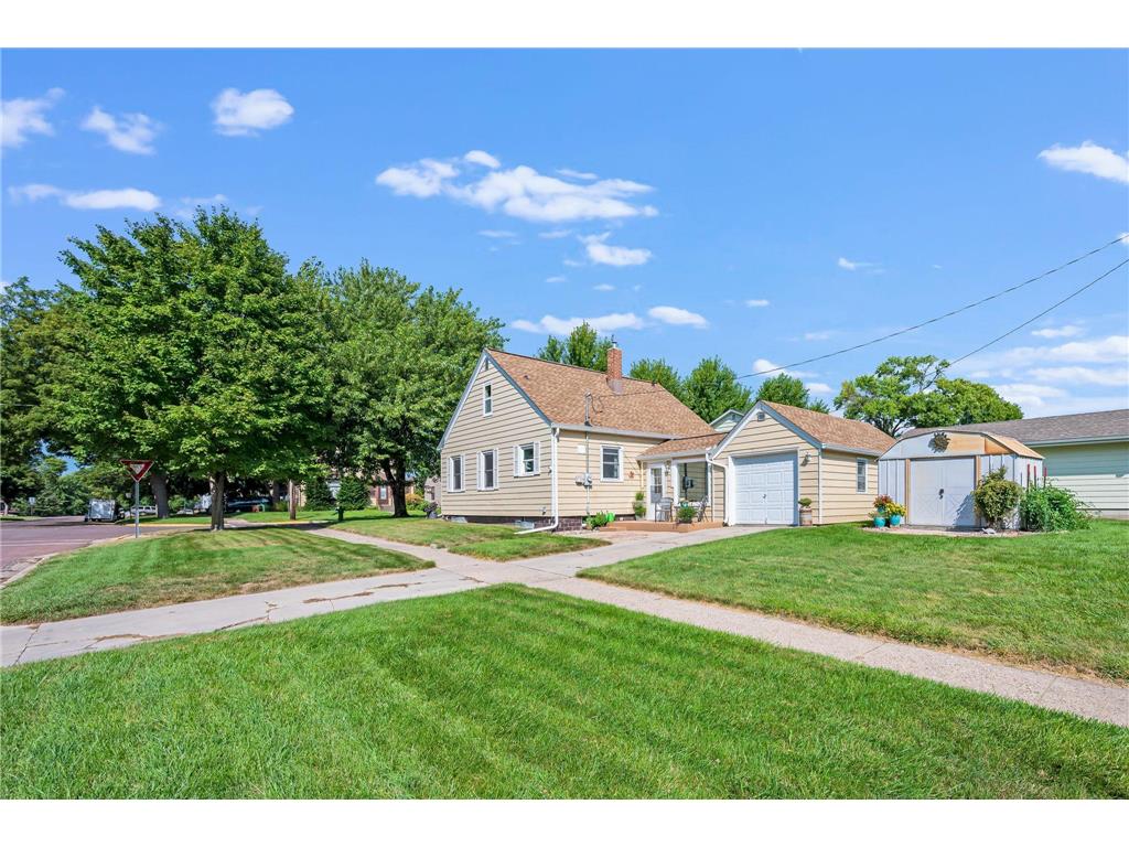 327 S Moore Street Blue Earth MN 56013 6591627 image1