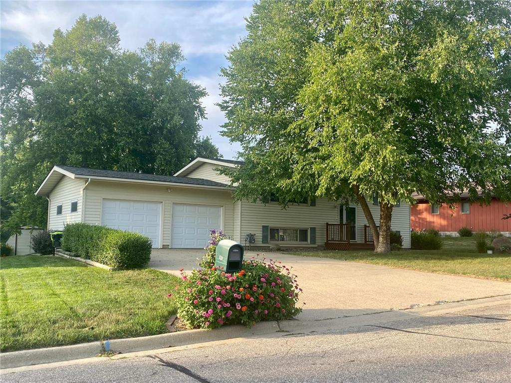 328 E 11th Street, Zumbrota, MN, 55992 MLS 6413748 Edina Realty