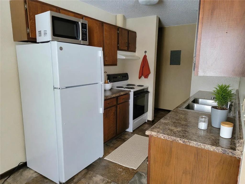 328 Lake Street #7 Clinton MN 56225 7058285 image1