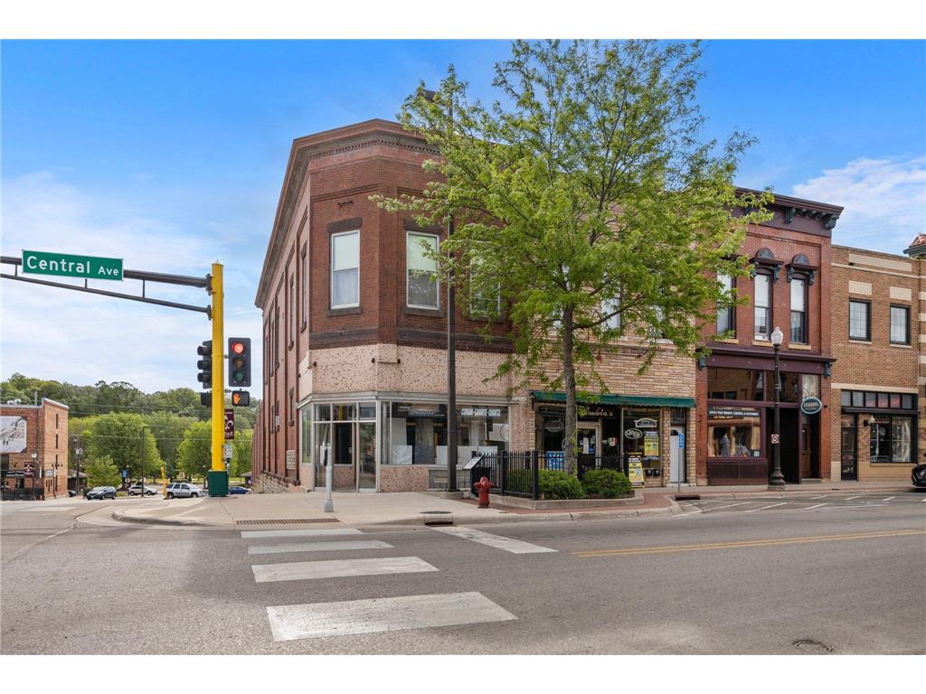 329 Central Avenue N Faribault MN 55021 7012008 image1