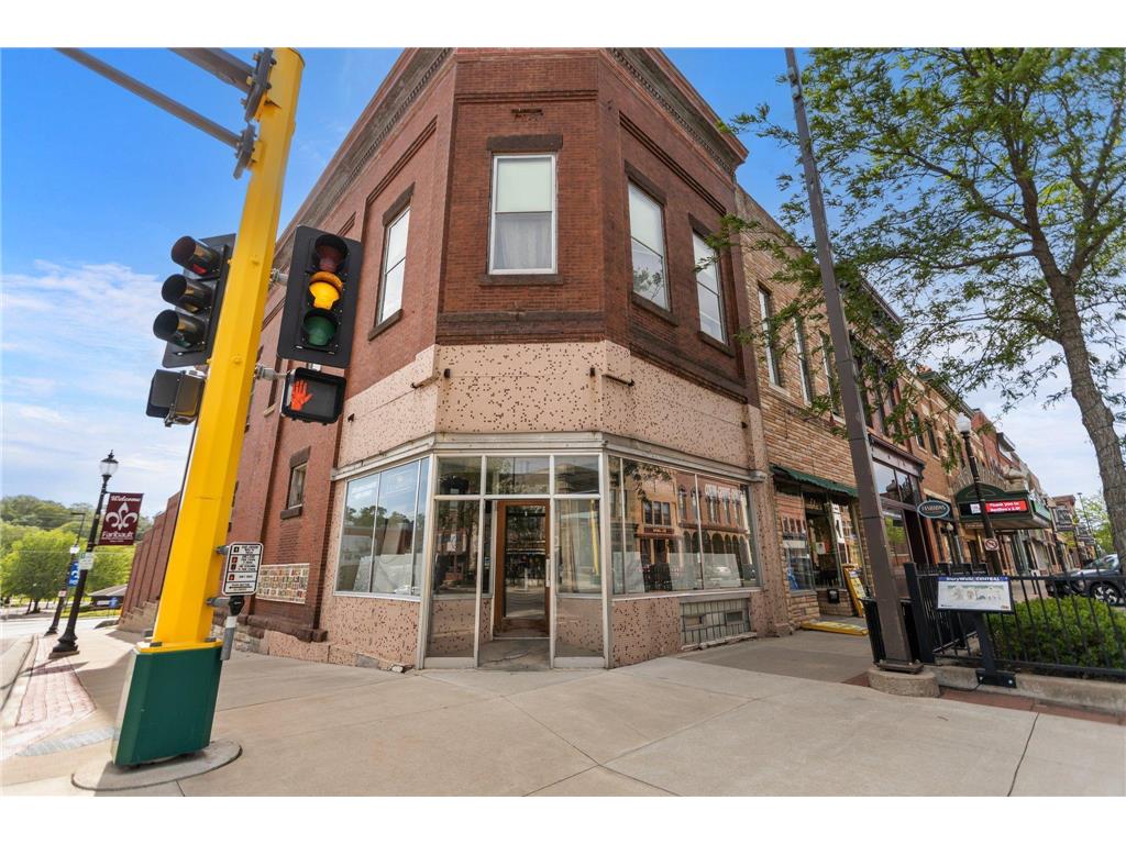 329 Central Avenue N Faribault MN 55021 7012008 image2