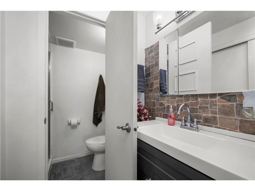 329 Geneva Avenue N #102 Oakdale MN 55128 - Tanners 7030660 image24