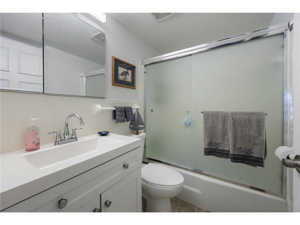 329 Geneva Avenue N #102 Oakdale MN 55128 - Tanners 7030660 image31