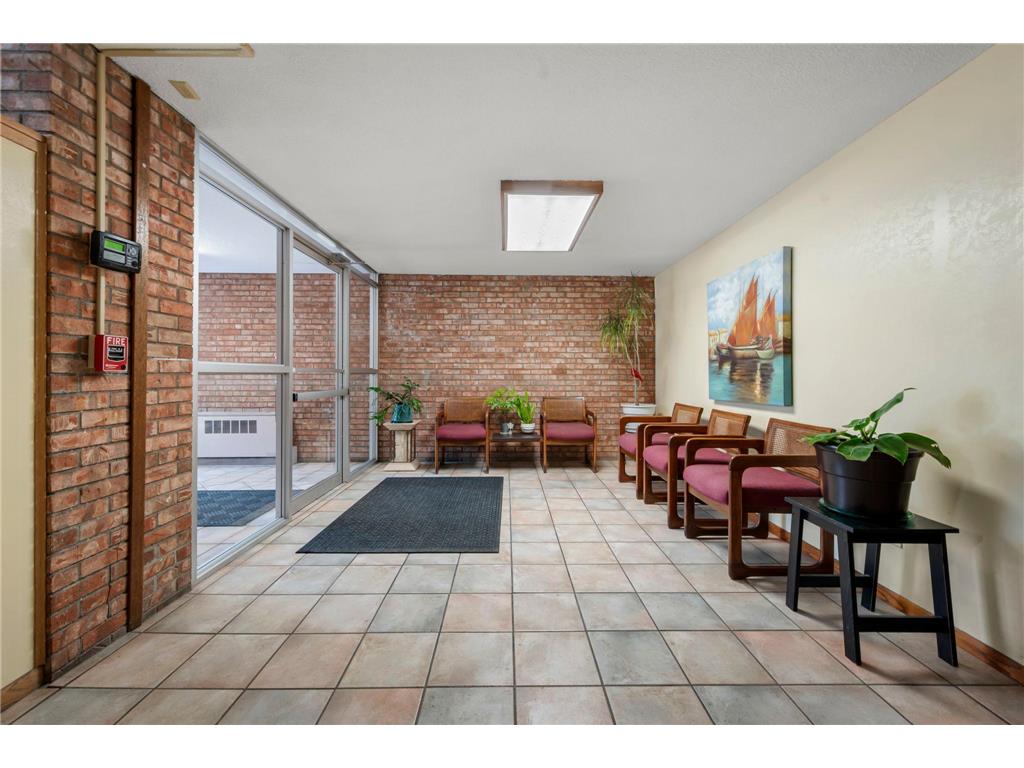 329 Geneva Avenue N #102 Oakdale MN 55128 - Tanners 7030660 image36