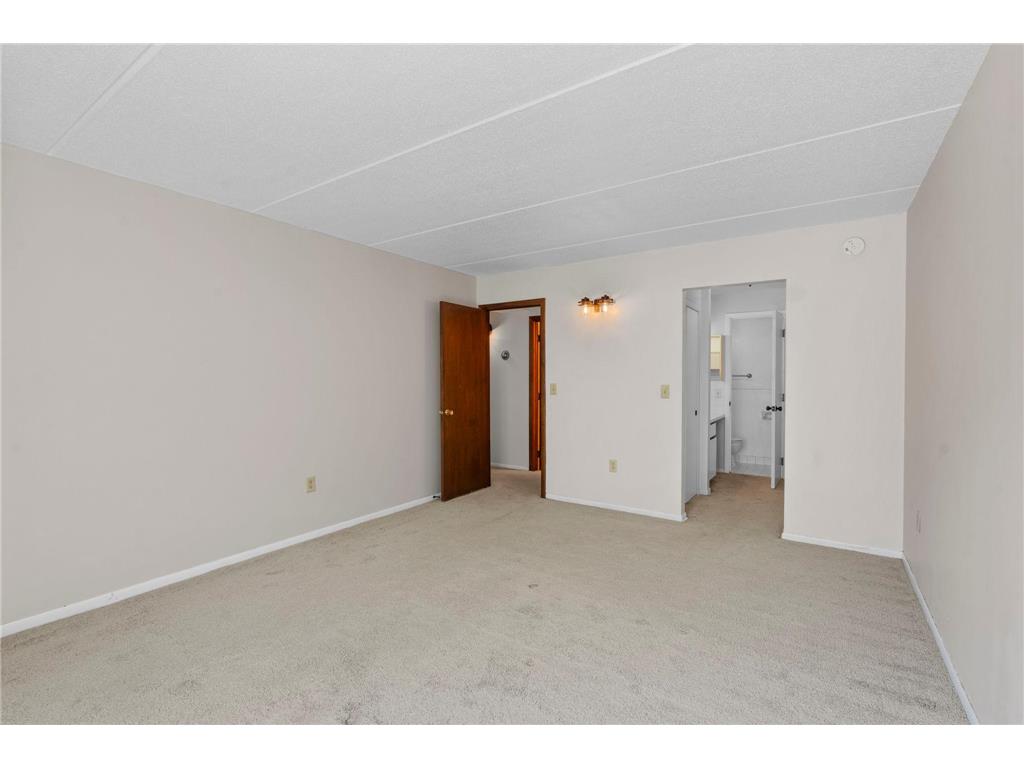 329 Geneva Avenue N #204 Oakdale MN 55128 - Tanners 7086966 image29