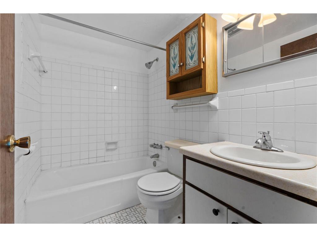 329 Geneva Avenue N #204 Oakdale MN 55128 - Tanners 7086966 image34