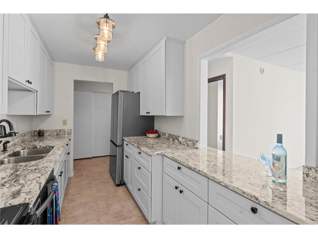 329 Geneva Avenue N #204 Oakdale MN 55128 - Tanners 7086966 image4