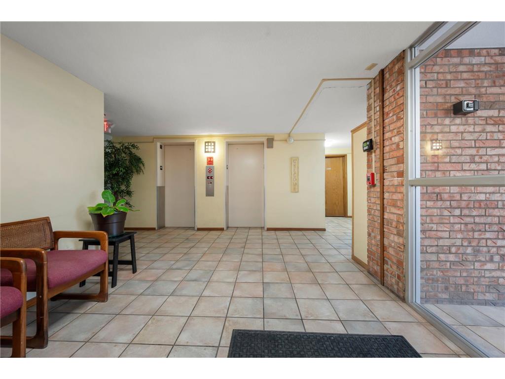 329 Geneva Avenue N #204 Oakdale MN 55128 - Tanners 7086966 image68