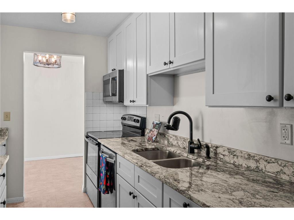 329 Geneva Avenue N #204 Oakdale MN 55128 - Tanners 7086966 image7