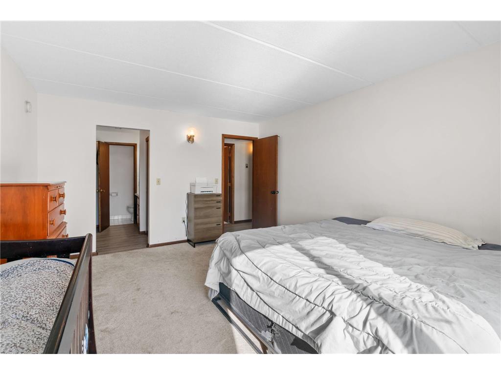 329 Geneva Avenue N #402 Oakdale MN 55128 - Tanners 7048266 image27