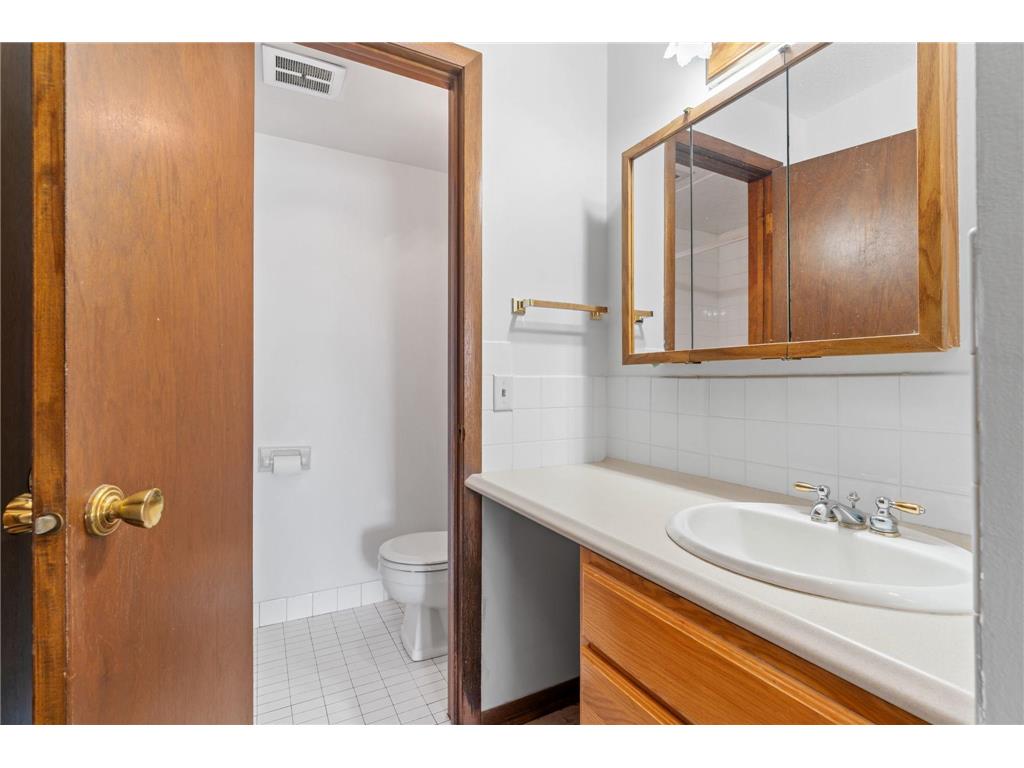 329 Geneva Avenue N #402 Oakdale MN 55128 - Tanners 7048266 image29