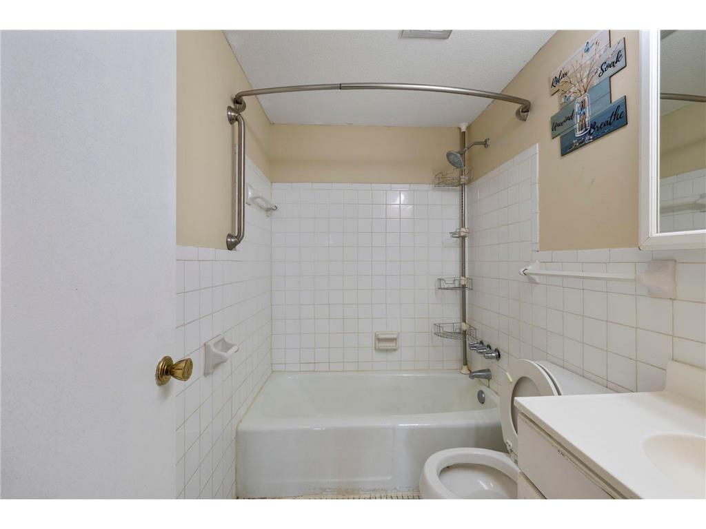 329 Geneva Avenue N #411 Oakdale MN 55128 - Tanners 6790051 image10