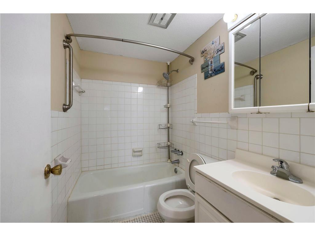 329 Geneva Avenue N #411 Oakdale MN 55128 - Tanners 6790051 image11