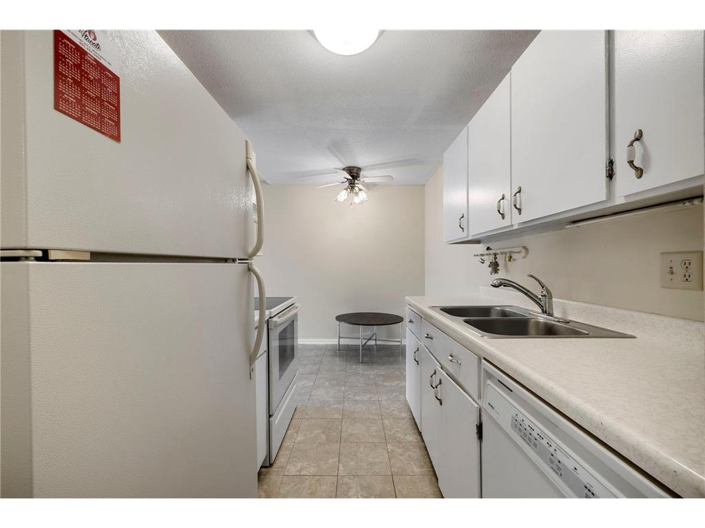 329 Geneva Avenue N #411 Oakdale MN 55128 - Tanners 6790051 image6