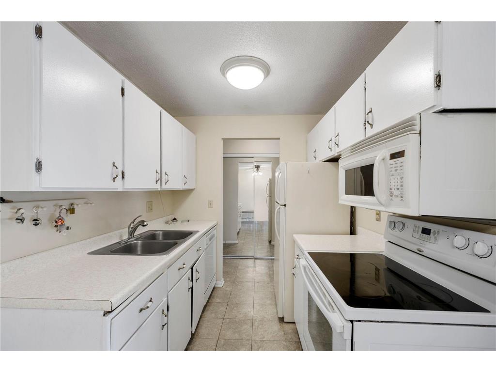 329 Geneva Avenue N #411 Oakdale MN 55128 - Tanners 6790051 image8