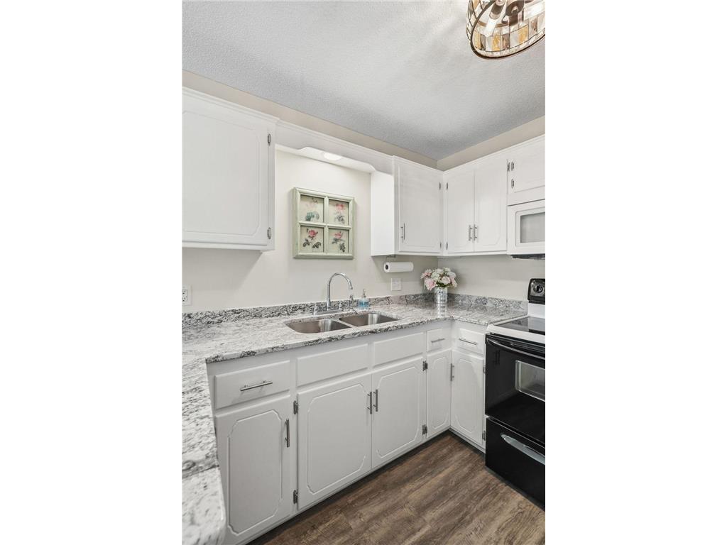 3295 Greenbrier Street #D105 Vadnais Heights MN 55127 7062757 image14