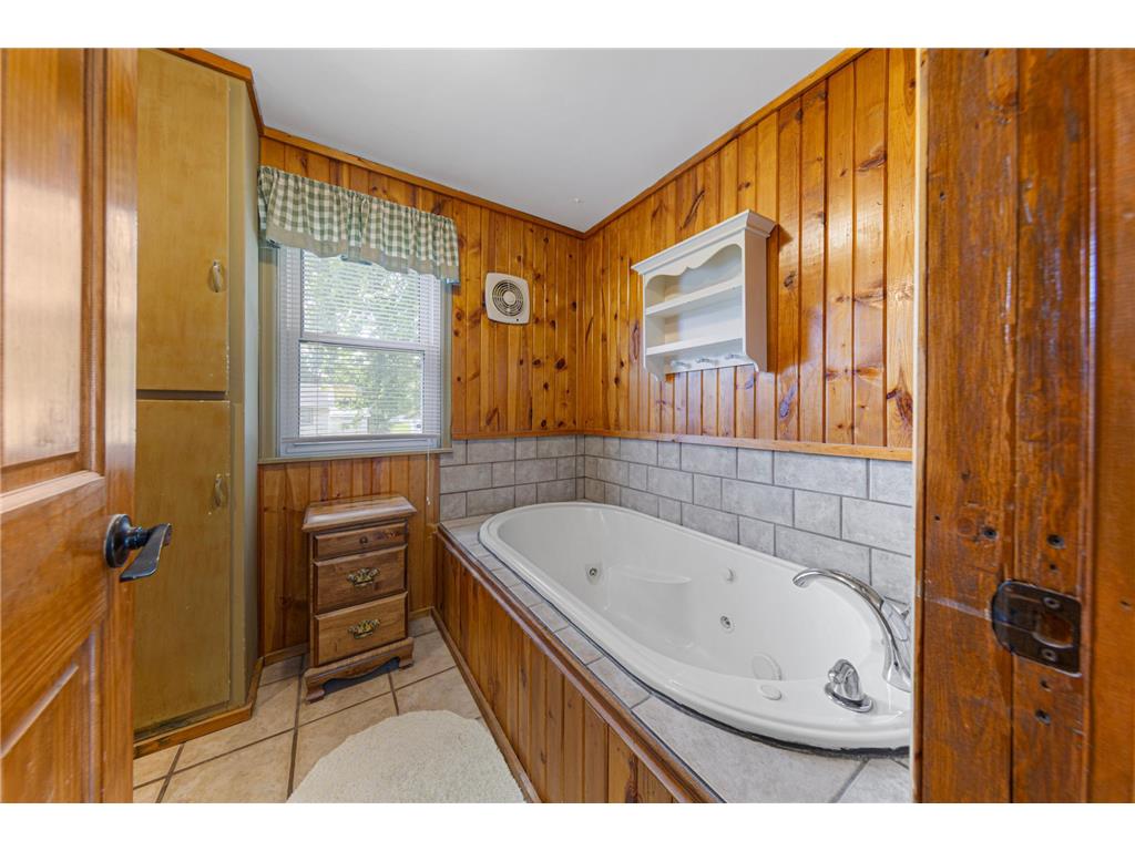 330 Lake Street W Waterville MN 56096 7089749 image17
