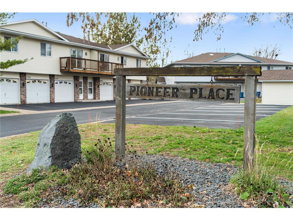 3301 Greenbrier Street #D-102 Vadnais Heights MN 55127 6453051 image1