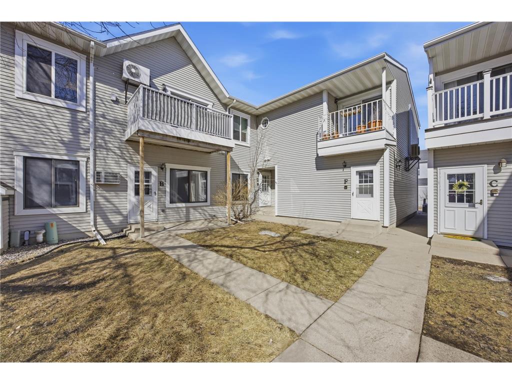 3317 15th Avenue S #B Fargo ND 58103 7042136 image1