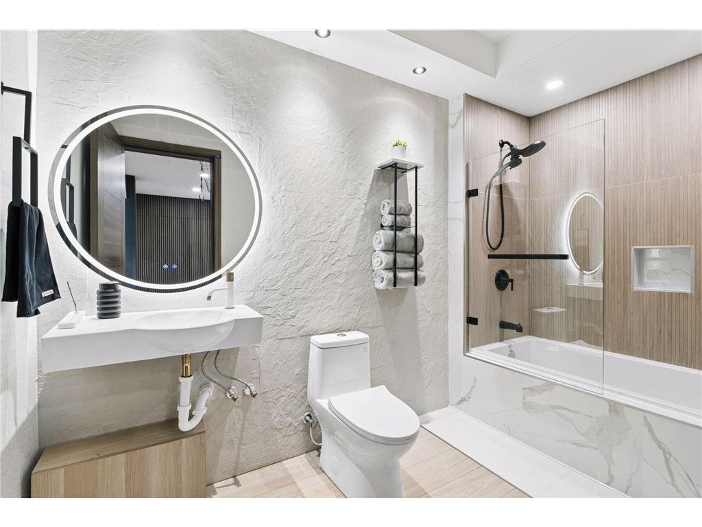 3318 W Owasso Boulevard Shoreview MN 55126 - Owasso 7040319 image52