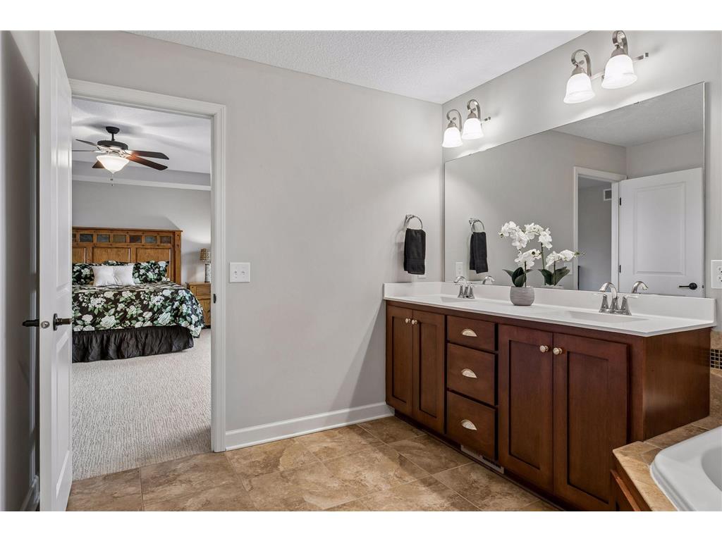 3319 Ridgestone Way Woodbury MN 55129 7034773 image34