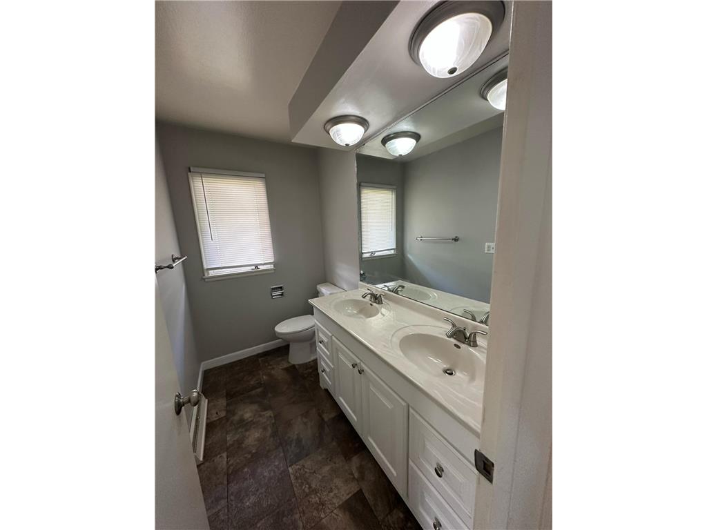 332 E Pleasant Avenue Ellsworth WI 54011 6734749 image22