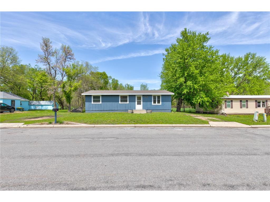 333 Front Street E Redwood Falls MN 56283 6371494 image1