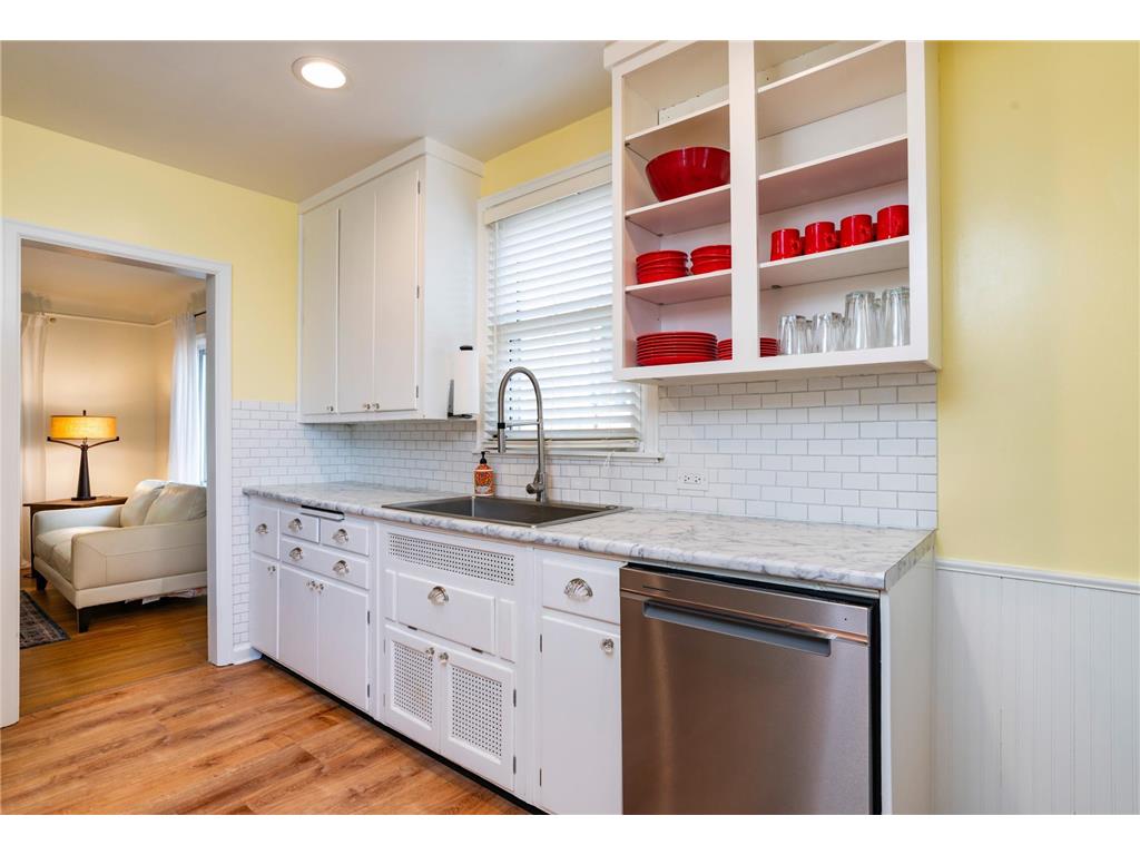 3331 Parkview Boulevard Robbinsdale MN 55422 7053927 image9