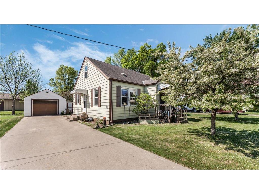 335 Cossairt Avenue W Eden Valley MN 55329 6771661 image1