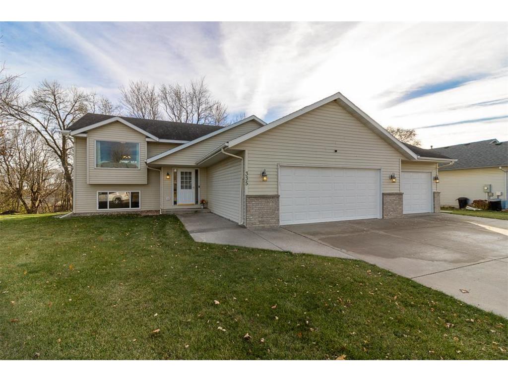 335 E Woodridge Drive Le Center MN 56057 6818876 image1