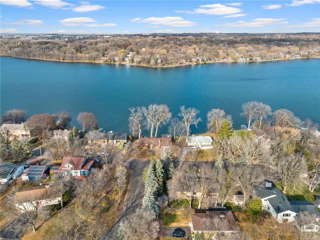 335 Maple Island Road Burnsville MN 55306 - Crystal 6818967 image1
