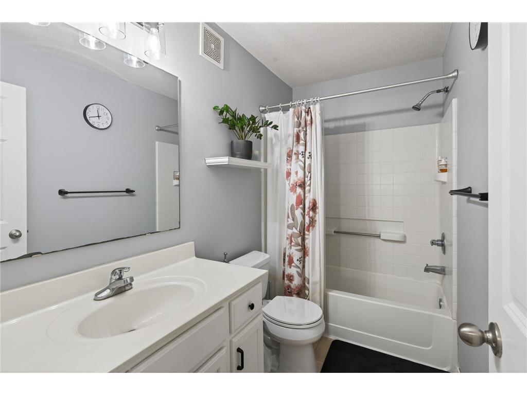 3351 N View Lane Woodbury MN 55125 7085797 image28