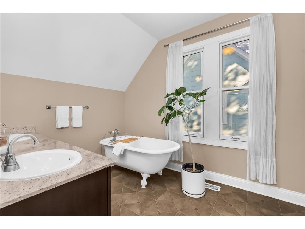 336 Maple Street Saint Paul MN 55106 7088494 image29