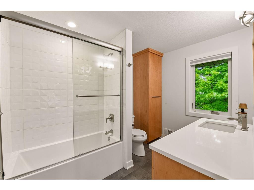 3369 Snelling Avenue N Arden Hills MN 55112 - Johanna 7024116 image64