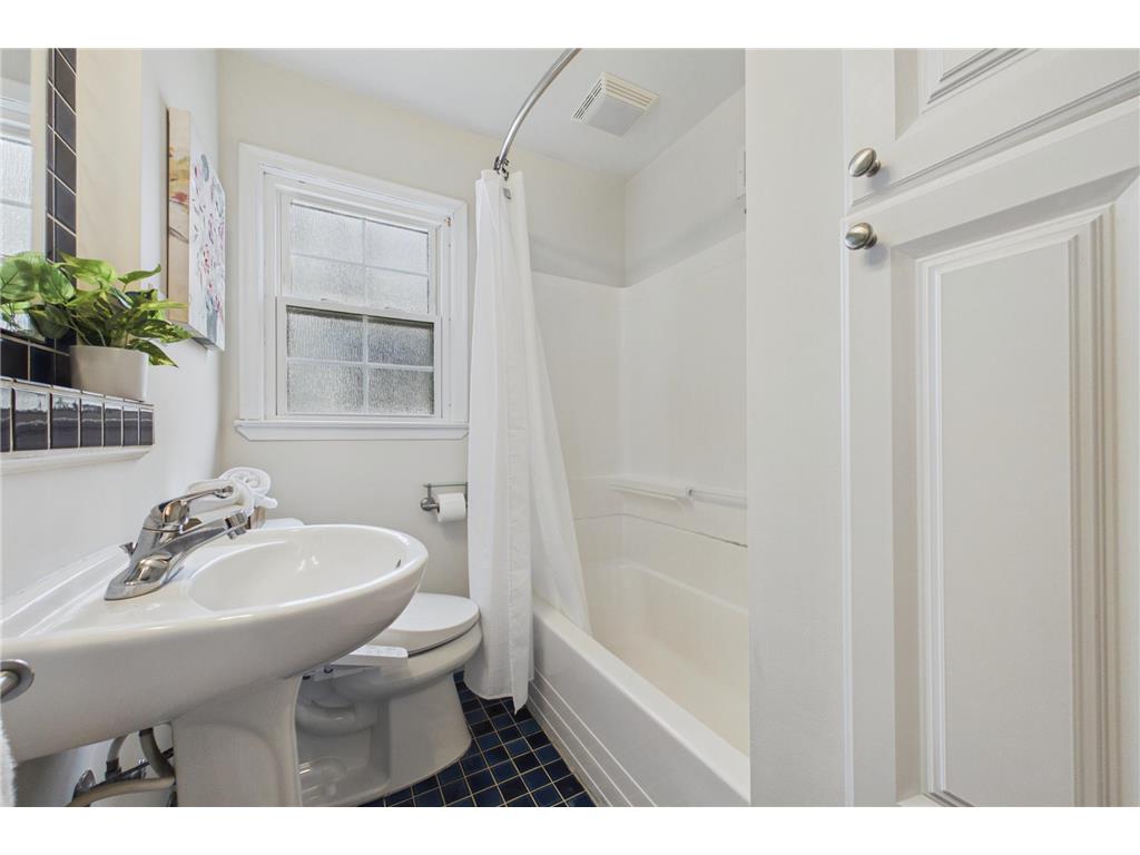 337 5th Avenue N Hopkins MN 55343 7067069 image17