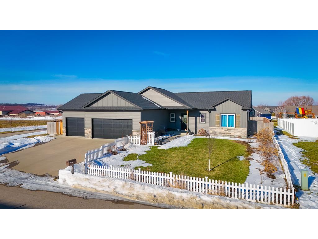 337 6th Street SE Dover MN 55929 7014819 image1