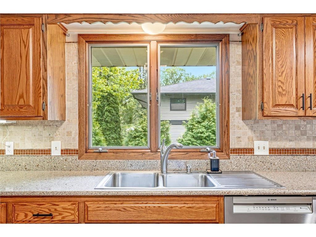 3380 Dunlap Street N Arden Hills MN 55112 7075624 image21