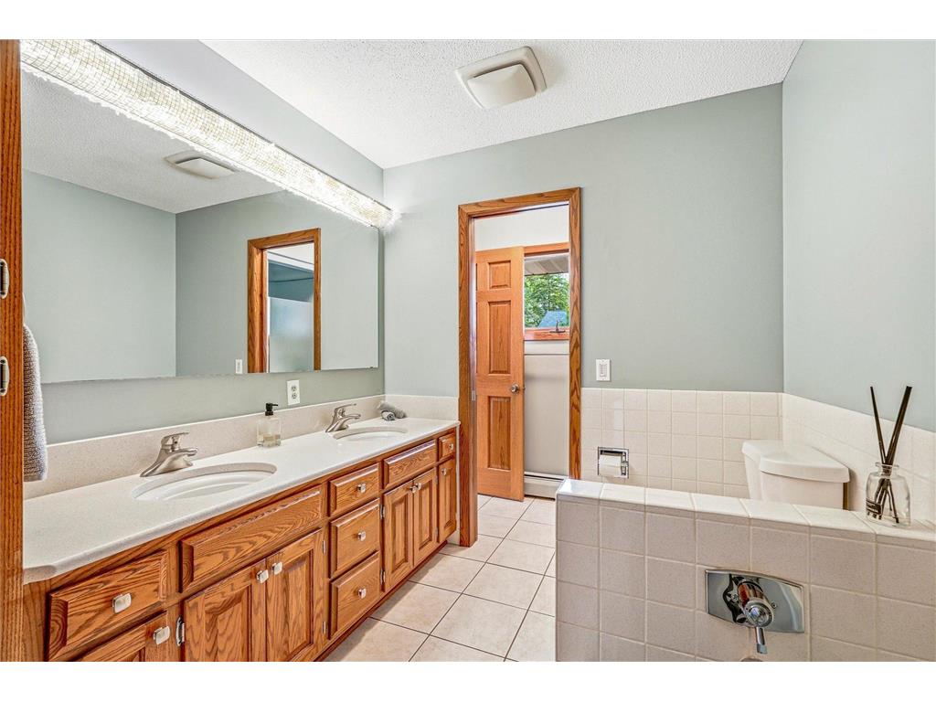 3380 Dunlap Street N Arden Hills MN 55112 7075624 image26