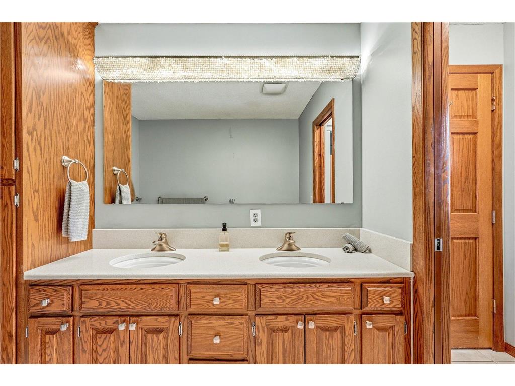 3380 Dunlap Street N Arden Hills MN 55112 7075624 image27