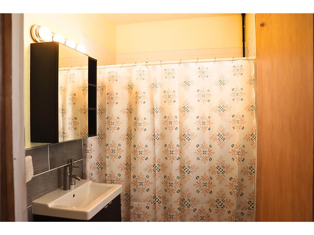 3406 Knox Avenue N Minneapolis MN 55412 7040060 image9