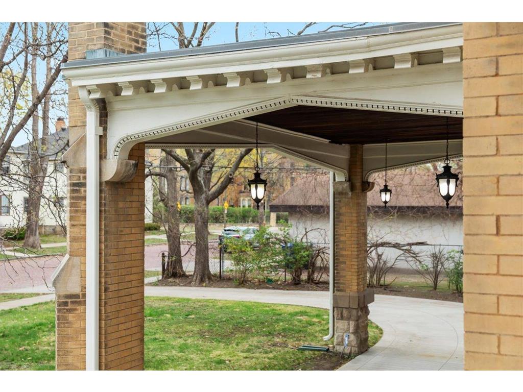 341 Dayton Avenue Saint Paul MN 55102 7037040 image6