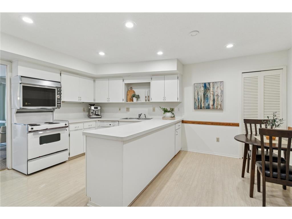3412 Oak Ridge Road #211 Minnetonka MN 55305 7049917 image12