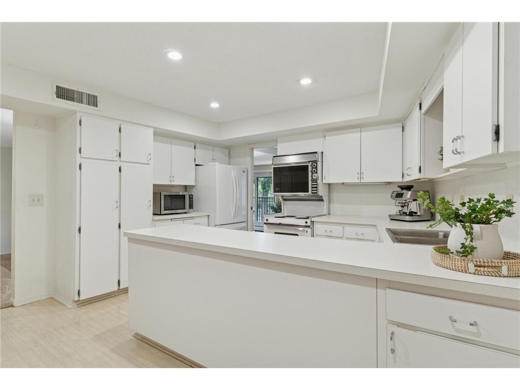 3412 Oak Ridge Road #211 Minnetonka MN 55305 7049917 image13