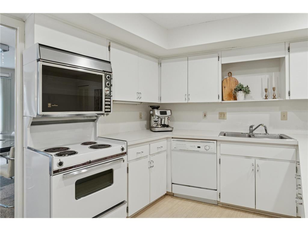 3412 Oak Ridge Road #211 Minnetonka MN 55305 7049917 image14