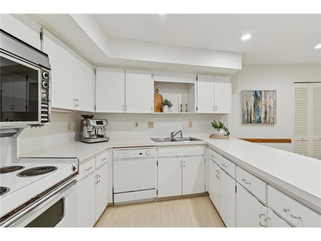 3412 Oak Ridge Road #211 Minnetonka MN 55305 7049917 image15