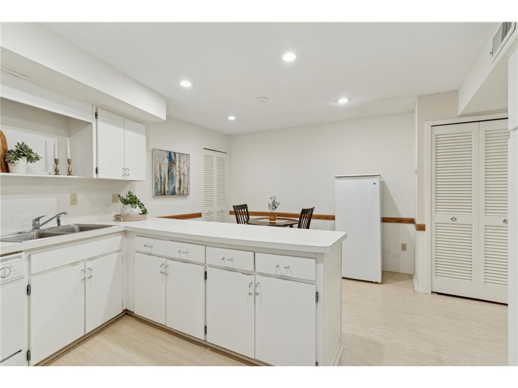 3412 Oak Ridge Road #211 Minnetonka MN 55305 7049917 image16