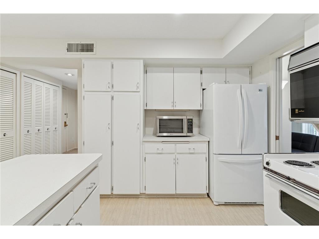3412 Oak Ridge Road #211 Minnetonka MN 55305 7049917 image17