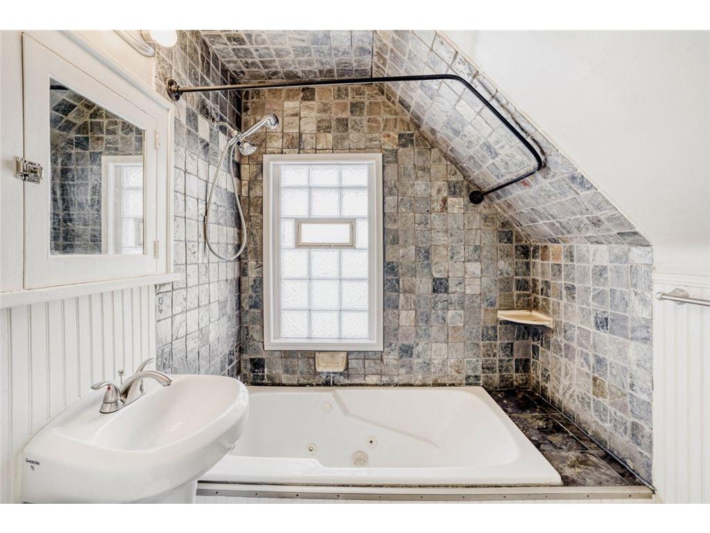 3424 Humboldt Avenue N Minneapolis MN 55412 7043459 image13