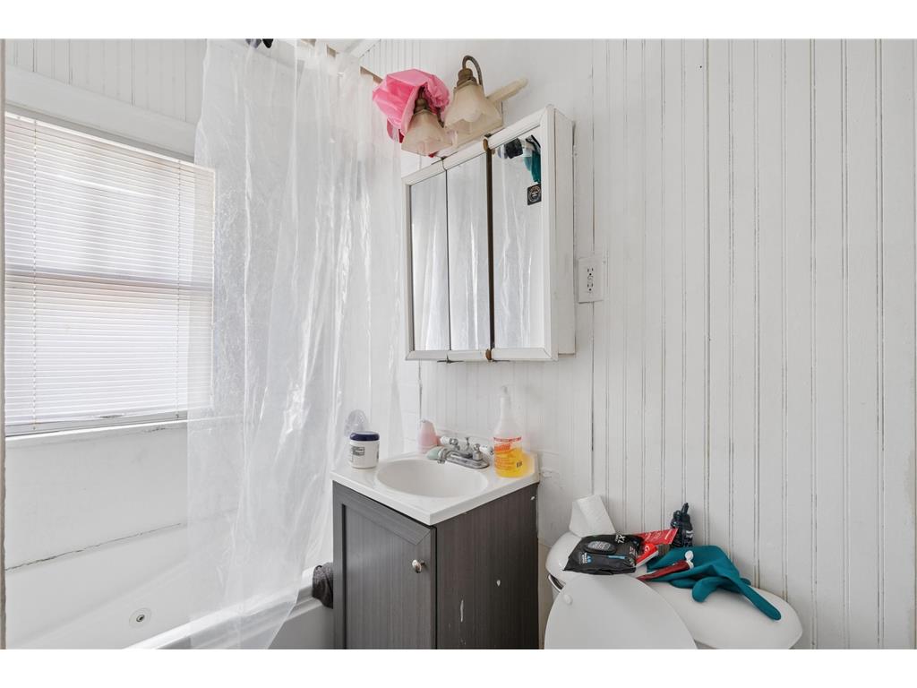 3427 Dupont Avenue N Minneapolis MN 55412 7042961 image11